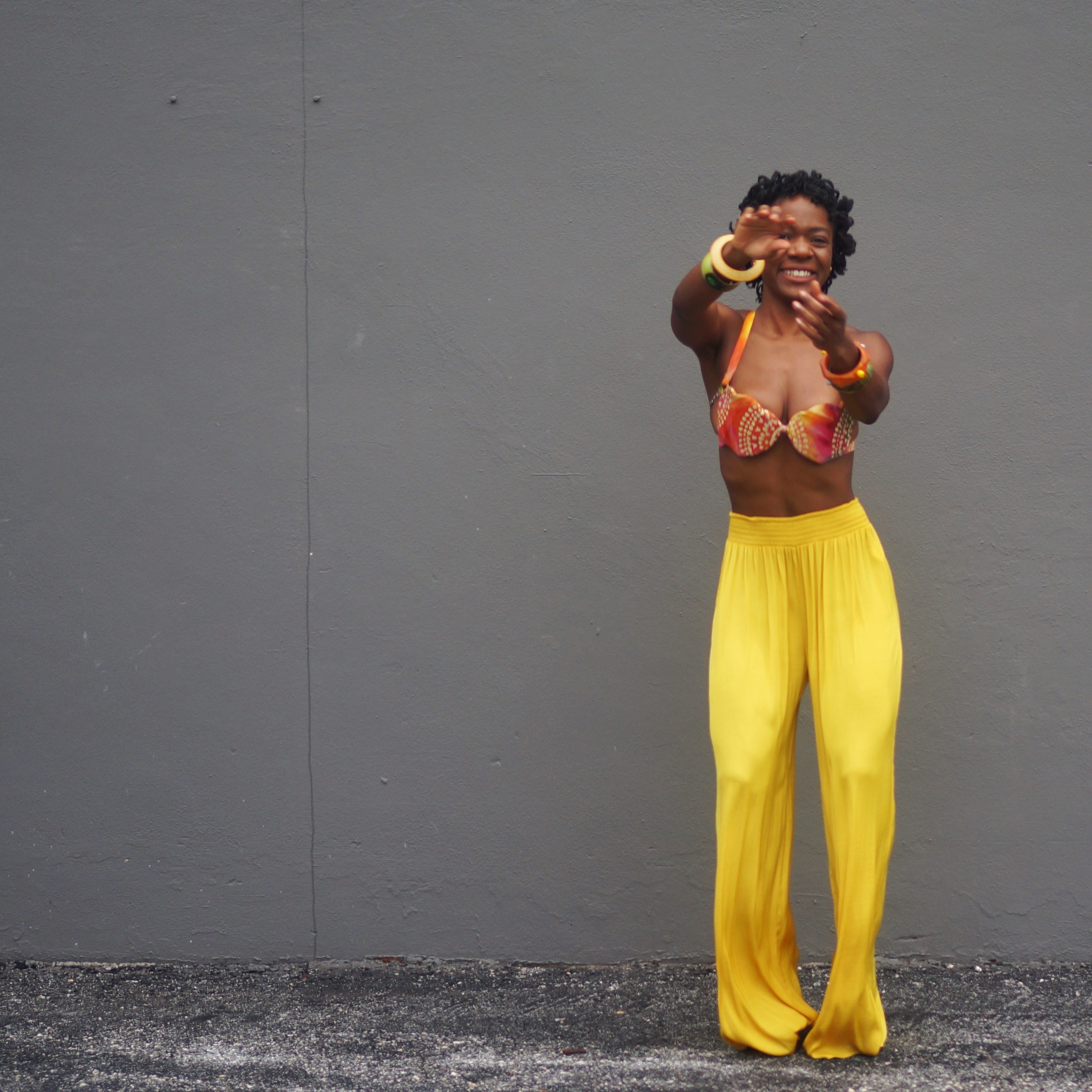 Fete-A-Quete: How To Wear A Wire Bra - Bahamianista